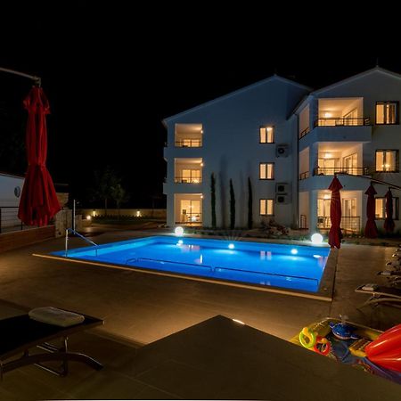 Villa Anja 2Nd Floor Peroj Luaran gambar