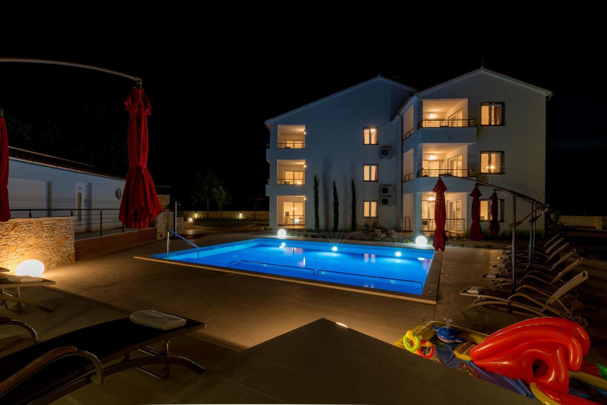 Villa Anja 2Nd Floor Peroj Luaran gambar