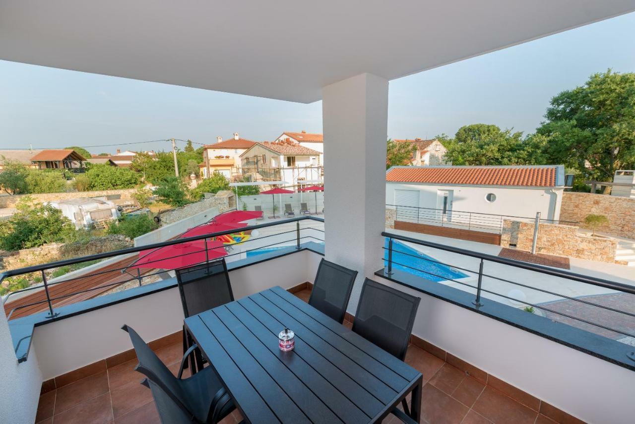 Villa Anja 2Nd Floor Peroj Luaran gambar